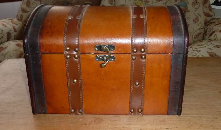 Leather Domed Storage Box ( NO TEXTS PLEASE )