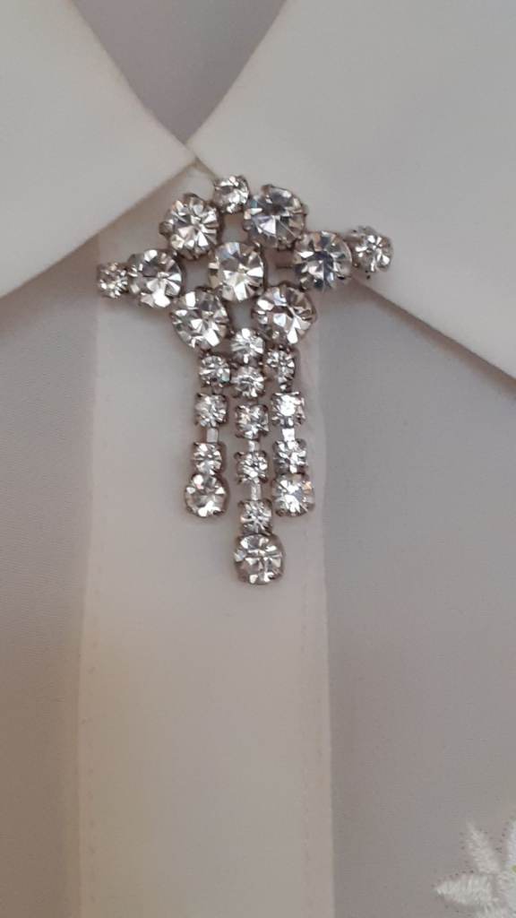Brooch 