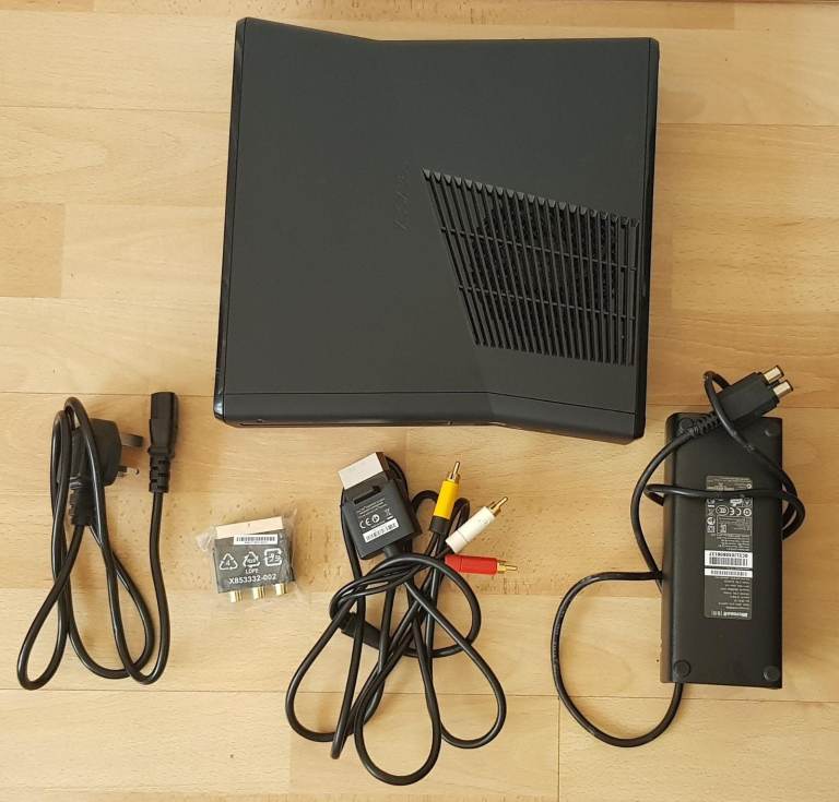 Xbox 360 Slim – Faulty / For Parts – Powers On