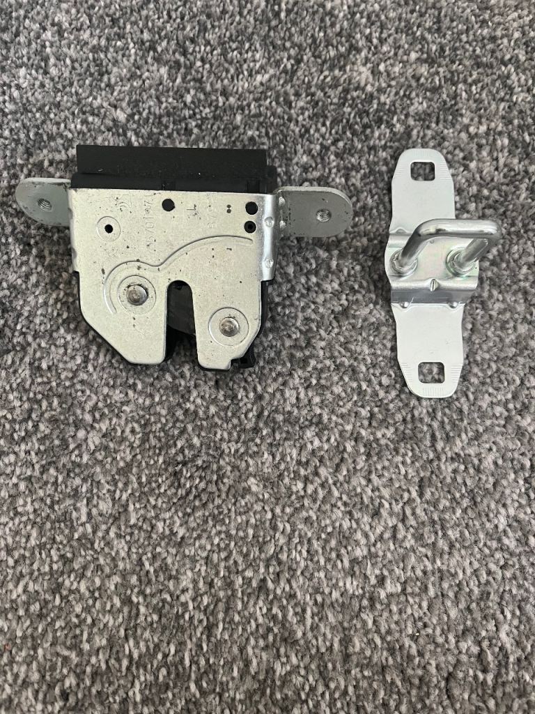 Fiat 500 Tailgate boot latch