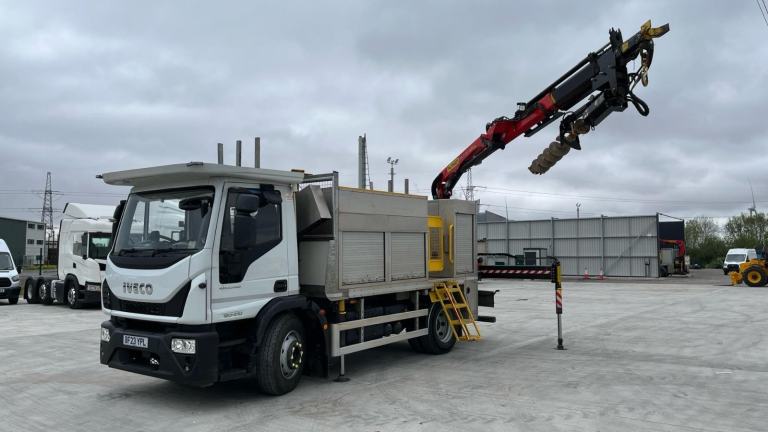 Iveco Eurocargo 120-210 POLE CARRIER , REMOTE PALFINGER CRANE / BORING AUGER 
