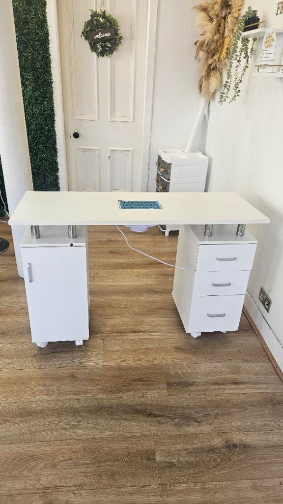  NAIL DESK 