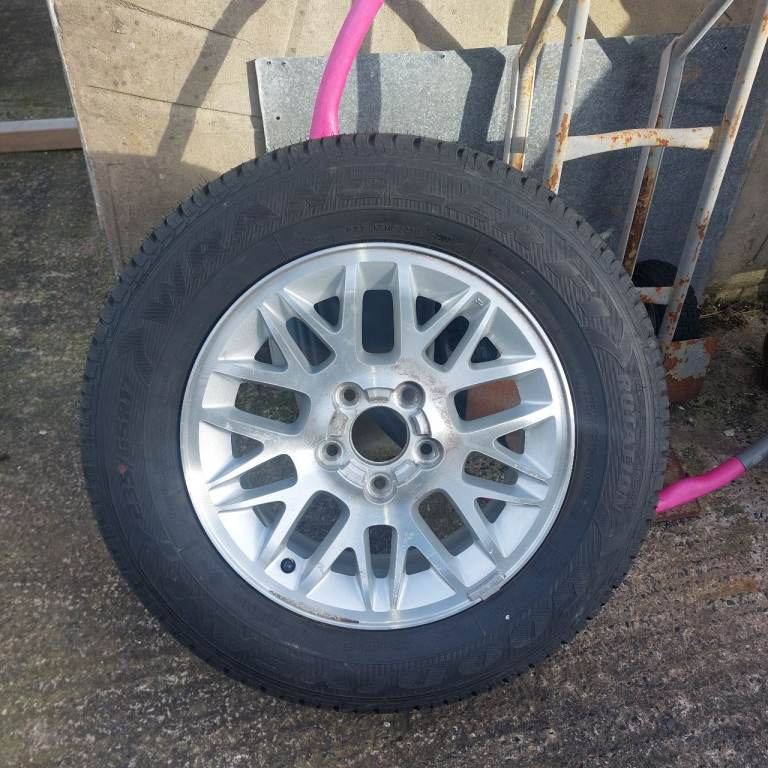 Jeep grand cherokee  alloy wheel with tyre