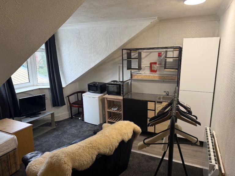 Bedsit to rent South Glasgow £80\week