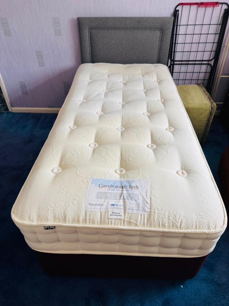 Single bed with Mattress 