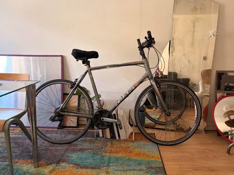 GIANT Escape Bike - Solid City Bicycle