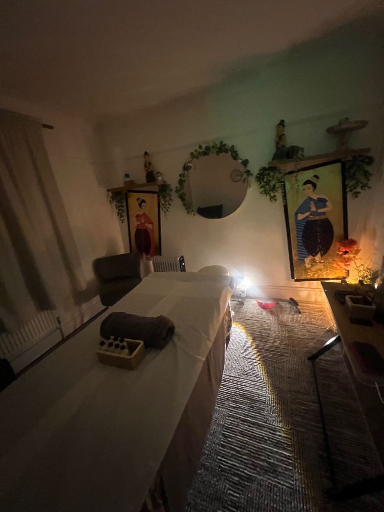 Tan Thai massage Bracknell 