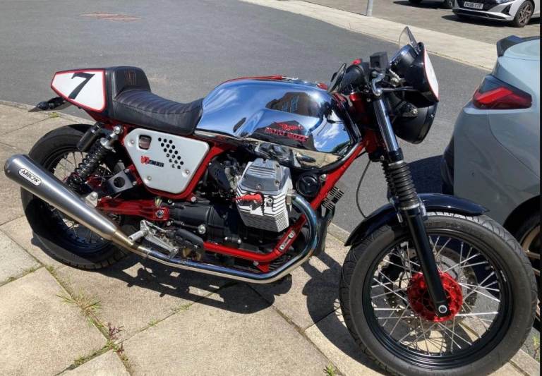 Moto Guzzi V7 Racer 750 bespoke custom - immaculate
