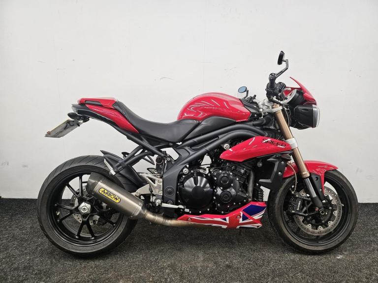 TRIUMPH SPEED TRIPLE 1050 *** ARROW EXHAUST - TAIL TIDY - SEAT COWL ***
