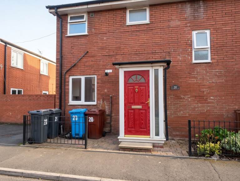Spacious 4-Bedroom, 2-Bathroom Property – M14 5XN