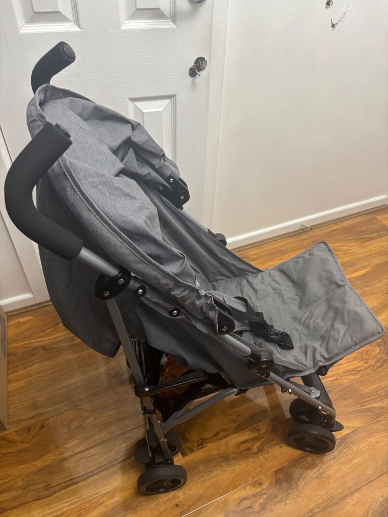Cuggl Lightweight Pushchair/Stroller - brand new rain cover – Grey – Excellent Condition