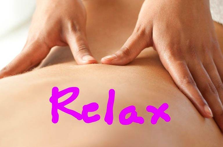 A relaxing massage by Indian trans woman