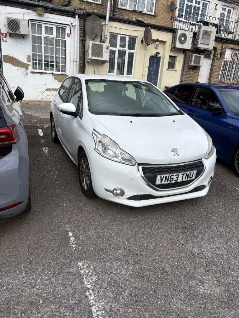 Peugeot 208 1.2 2013 - Spares and Repairs 