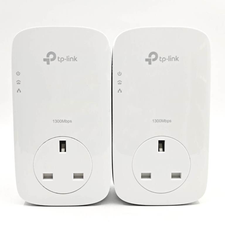 Pass through power line adapters TP Link 1300.