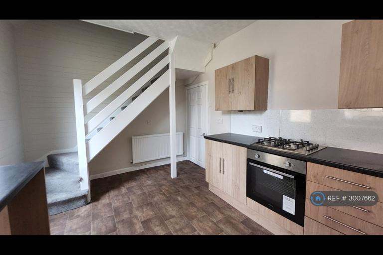 2 bedroom house in Old Hall St, Wigan, WN3 (2 bed) (#3007662)