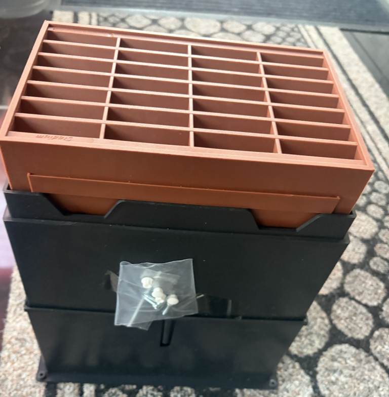 WALL AIR BRICK VENTILATOR 290-390mm WIDTH B0XED WITH WHITE SCREEN ALL FOR ONLY £15 CAN POST