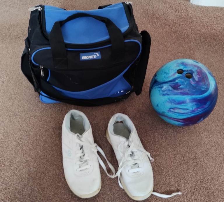 Ten Pin Bowling Ball 9lbs with bag + size 5 Shoes