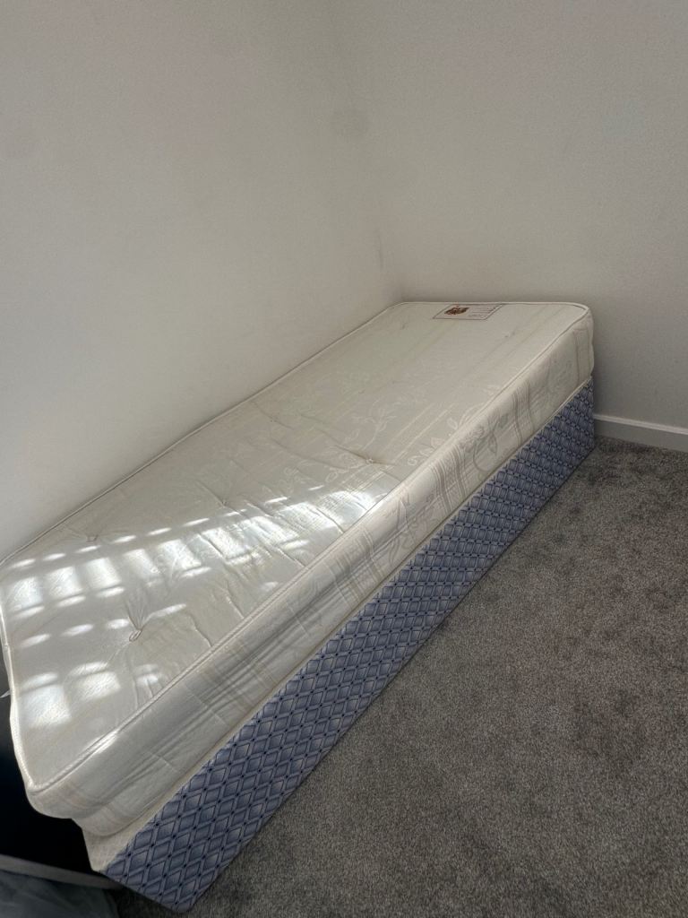 Bed frame & Mattress 
