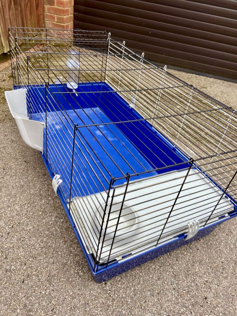Cage suitable for guniea pigs, hamsters etc. 