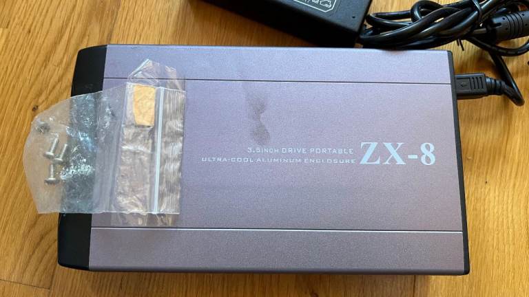 Selling my 3.5 inch external hard drive enclosure with stand