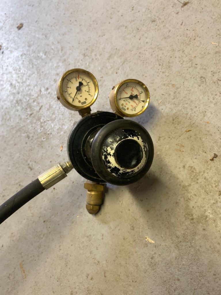 High pressure oxygen/ nitrogen gas pressure regulator