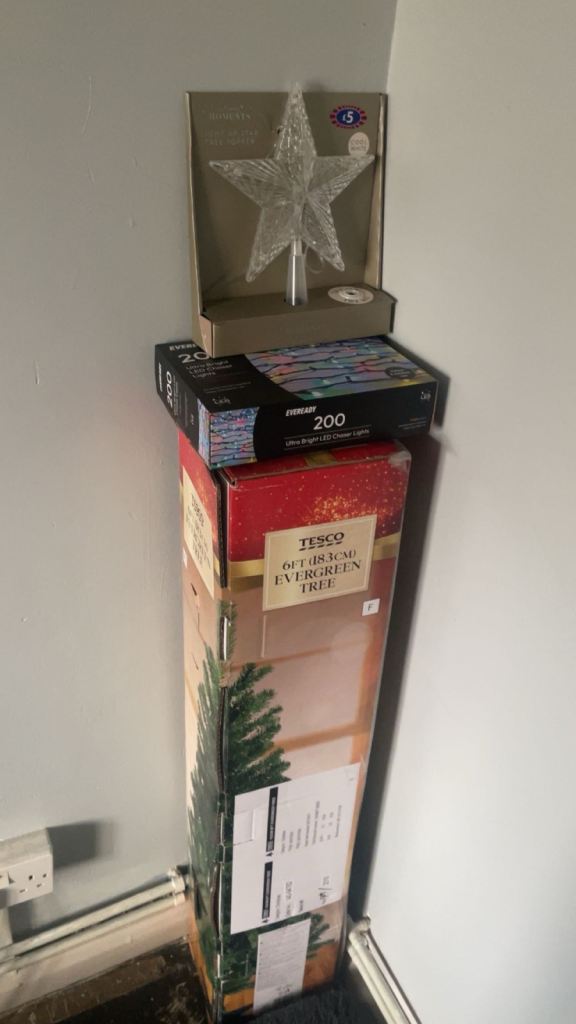 6ft Christmas tree with light up star and lights 