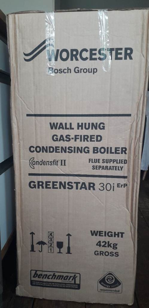 BOSCH WORCESTER GREENSTAR GAS WALL HUNG BOILER 30i & FLUE