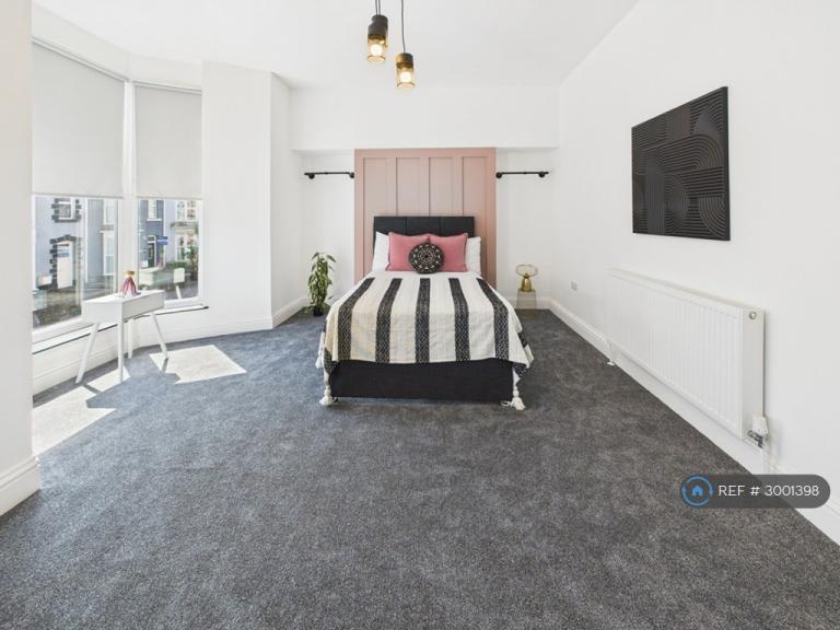 1 bedroom in Gwydr Crescent, Swansea, SA2 (#3001398)