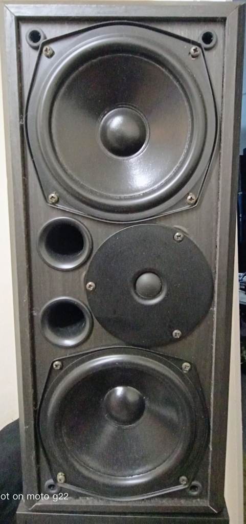 2 × tops with center speaker and 4070 Gale sub all in perfect condition and working order 