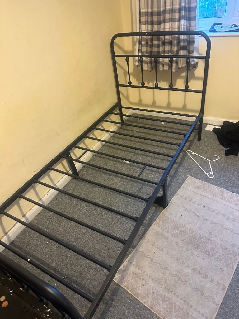 Black Metal Single Bed Frame – Good Condition