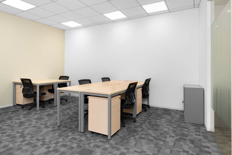 Teddington - TW110HE \ Large Office for Up to 15 Desks, Ready to Use