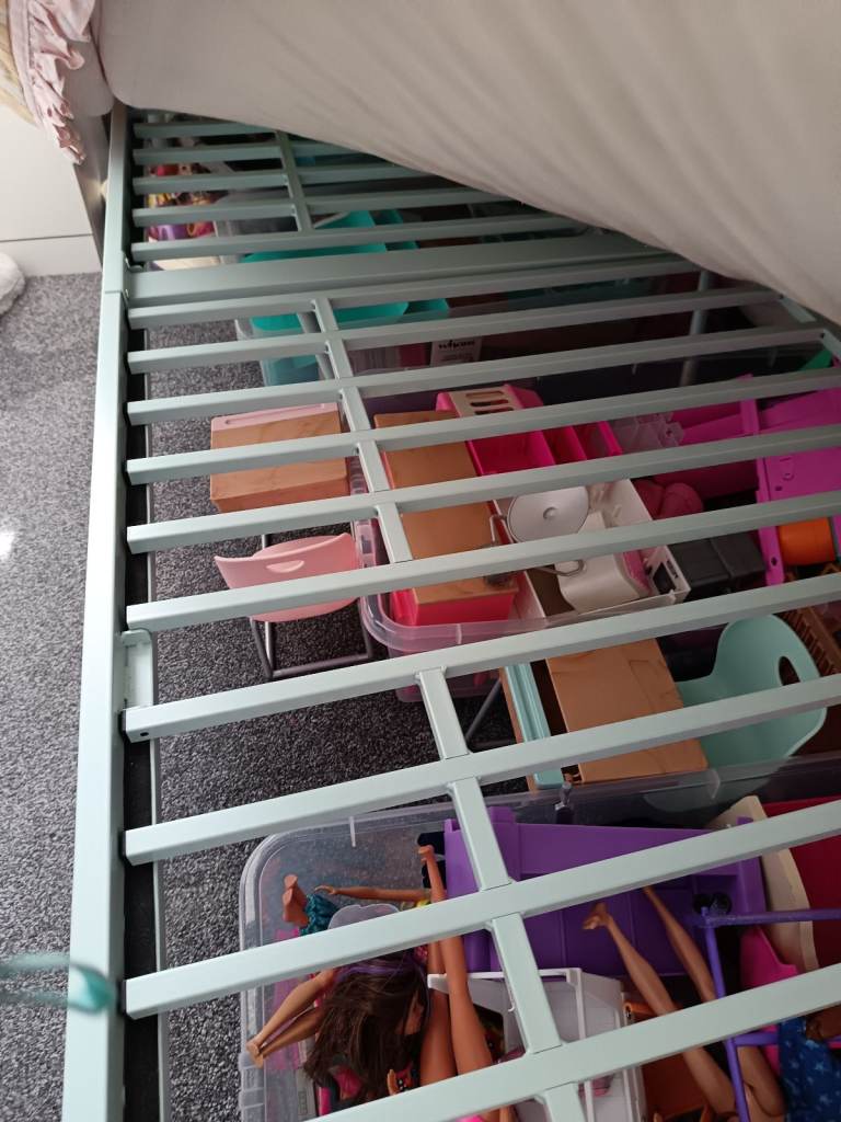 Metal frame single  bed 