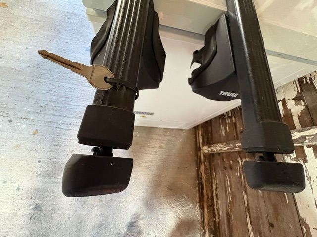 Thule adjustable universal roof bars