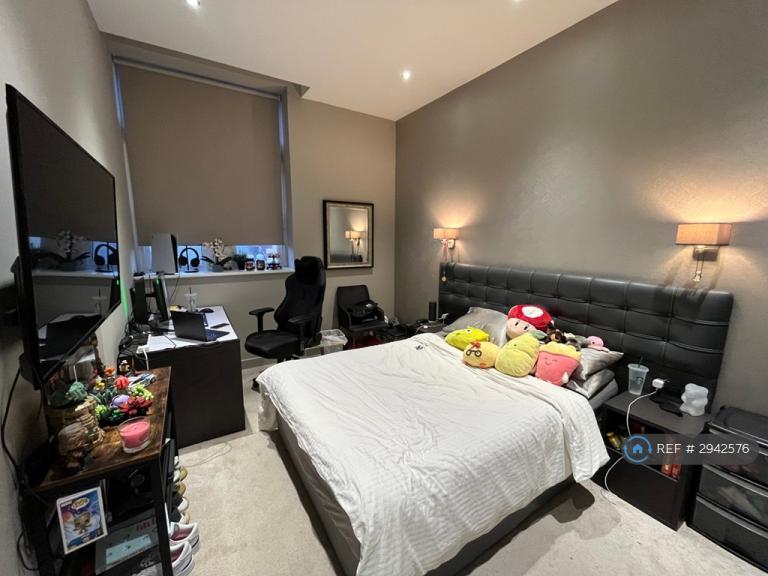 2 bedroom flat in Trafalgar House, Leeds, LS1 (2 bed) (#2942576)