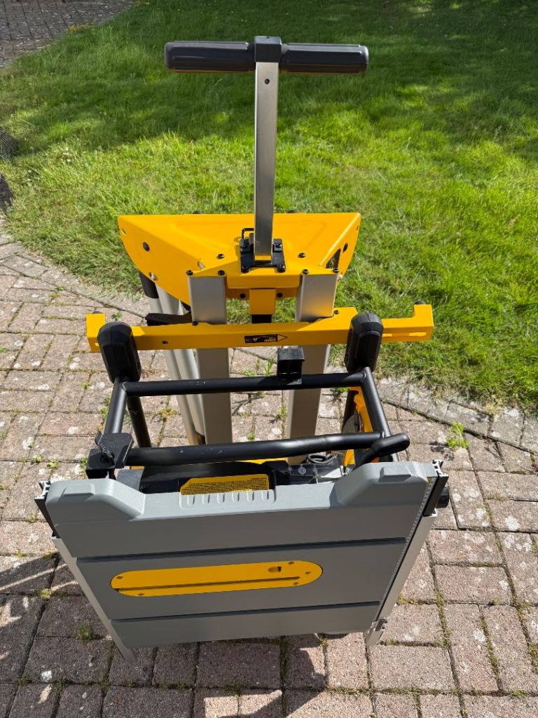 Dewalt dwe 7485 210mm Compact Table Saw 240V/1850W with DE7400 stand