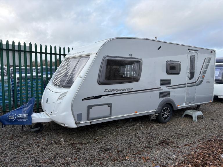 SWIFT CONQUEROR 530 - 4 BERTH CARAVAN WITH END WASHROOM + MOTORMOVER