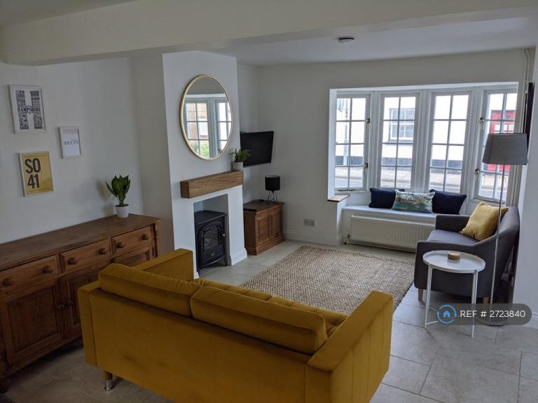 3 bedroom house in Southampton Road, Lymington, SO41 (3 bed) (#2723840)