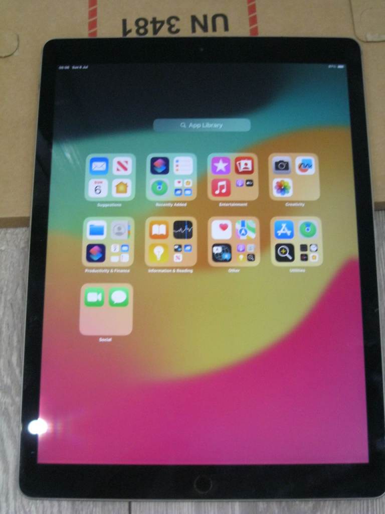 Apple iPad Pro 2nd Gen. 12.9 inch- 512GB, Wi-Fi, - Space Grey -Excellent Cond.