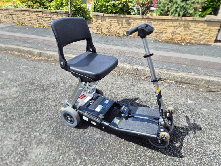 LUGGIE FOLDING MOBILITY SCOOTER, Excellent Condition, Lithium Battery, can deliver locally