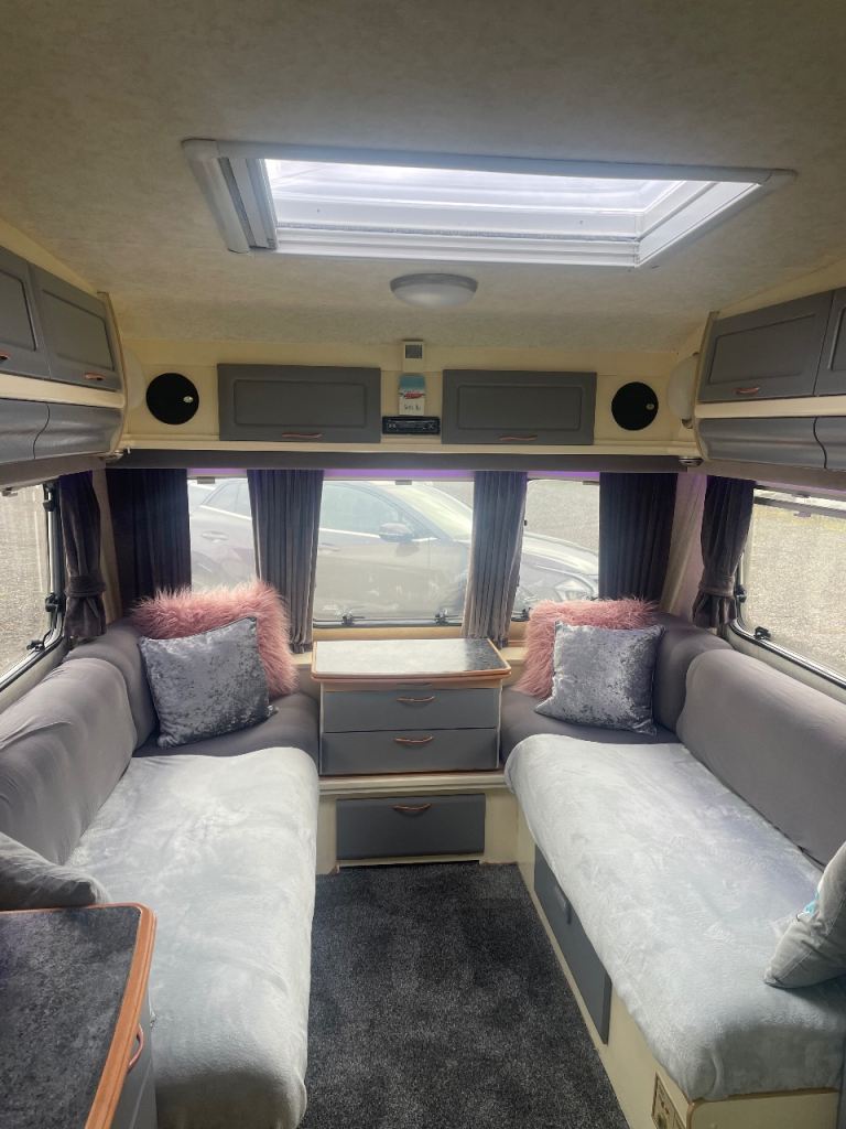 Twin axle Lunar Delta 2 caravan 