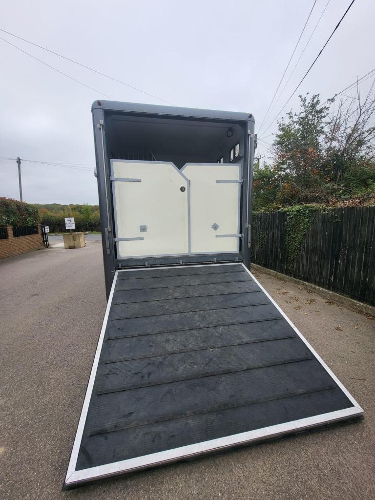 Isuzu NPR Horsebox Horse Box 2009 