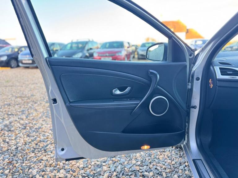 2009 Renault Megane 1.9 dCi Privilege Euro 4 5dr HATCHBACK Diesel Manual