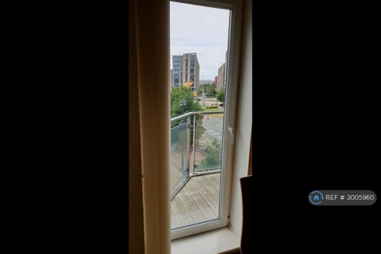 2 bedroom flat in Taylorson Street South, Salford, M5 (2 bed) (#3005960)