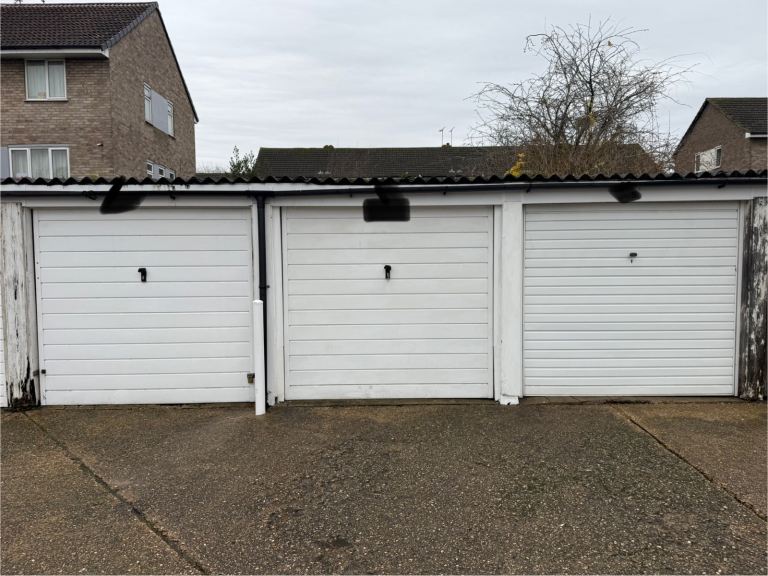 Garage to rent near Slough High Street 