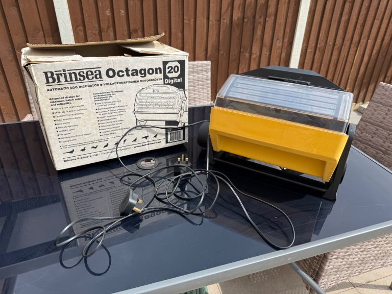 Brinsea Octagon 20 digital incubator 