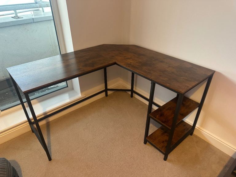 L shaped desk. 120cmx130cmx76cm