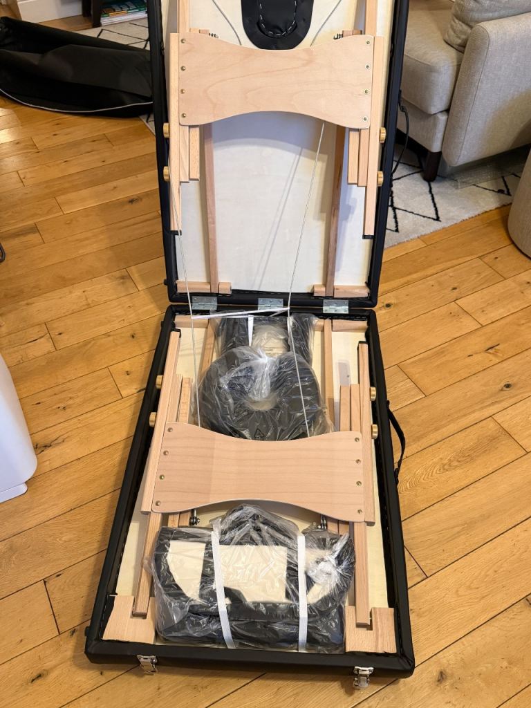 Brand new massage couch/table