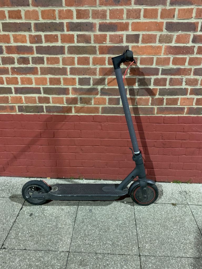 Xiaomi scooter - 🛴 with charger- GOOD WORKING ORDER