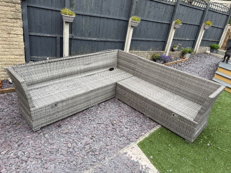 Grey Rattan Corner Sofa for Patio (broken)