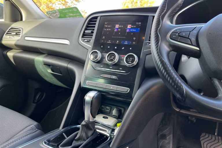 2022 Renault Megane 1.6 E-TECH PHEV 160 Iconic 5dr Auto ESTATE PETROL/ELECTRIC Automatic